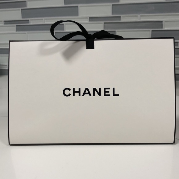 ❌SOLD❌Chanel Mini Shopping Bag/Box - Picture 3 of 5